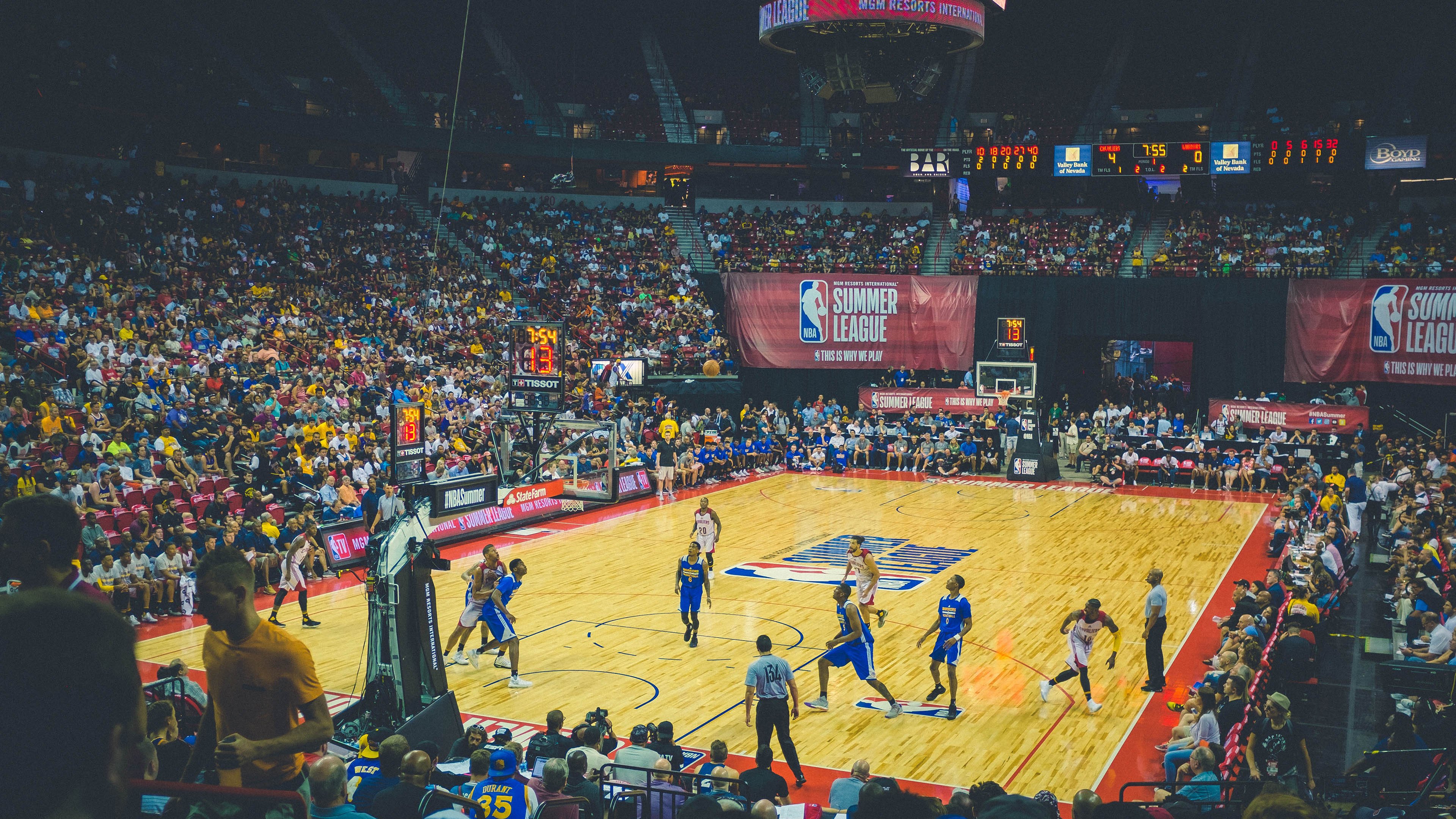 利物浦在欧冠中奋勇争夺，冲击冠军