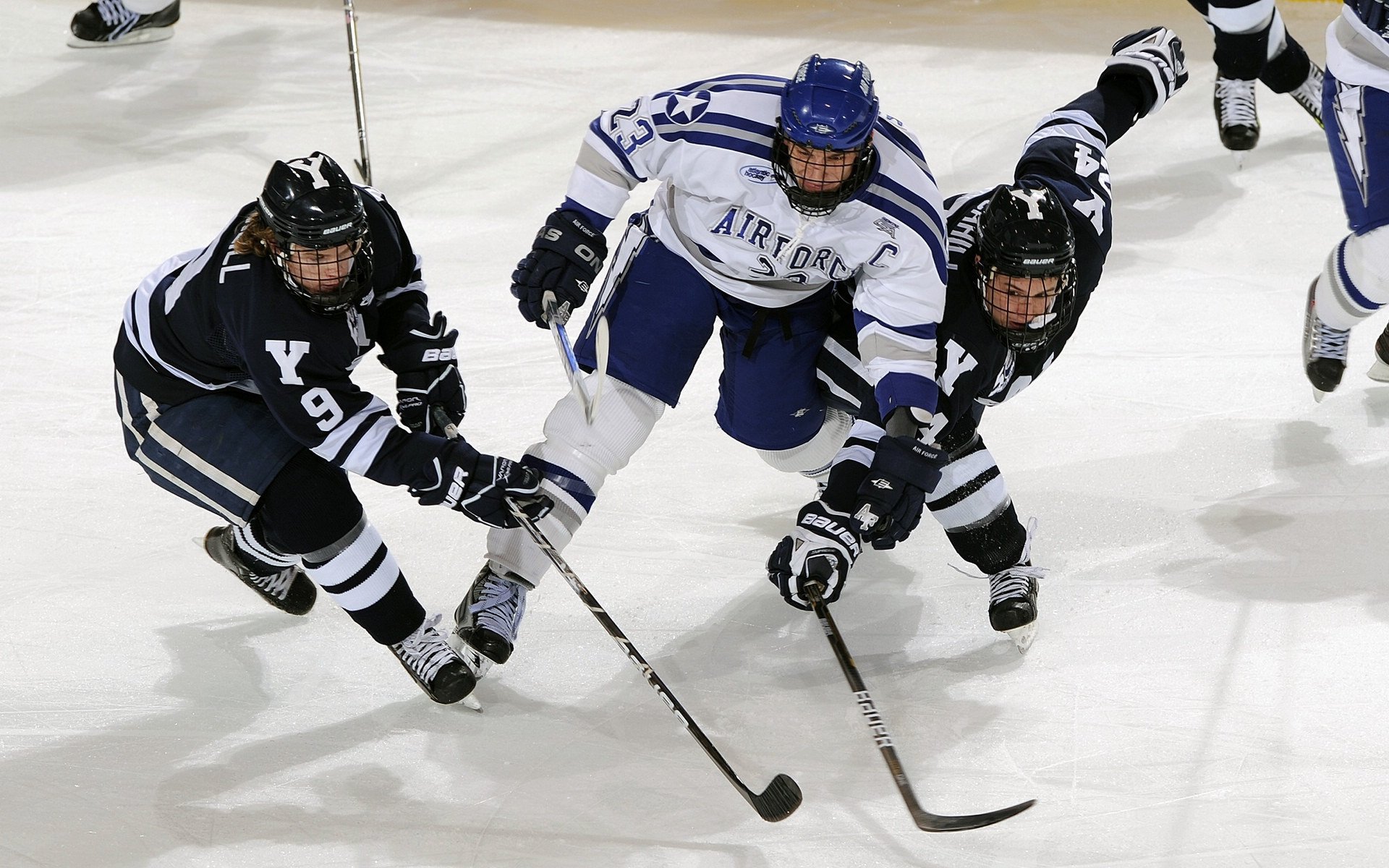 青少年足球科技创新示范基地落户多国，激发未来足球创新脚步，全国首批青少年校园足球特色学校